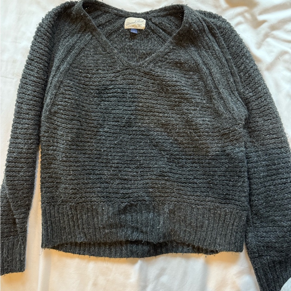 Universal Thread Gray V-Neck Sweater